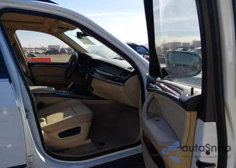 2011 BMW X5 xDrive50I z USA, uszkodzony, nr VIN 5UXZV8C52BL419093